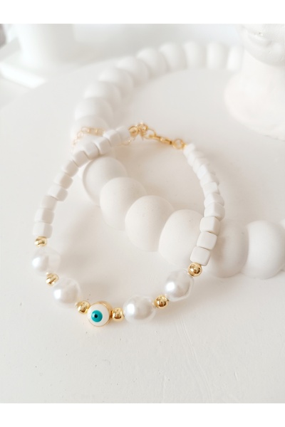 La fee aksesuar Pearl Bracelet with Evil Eye Bead Detail