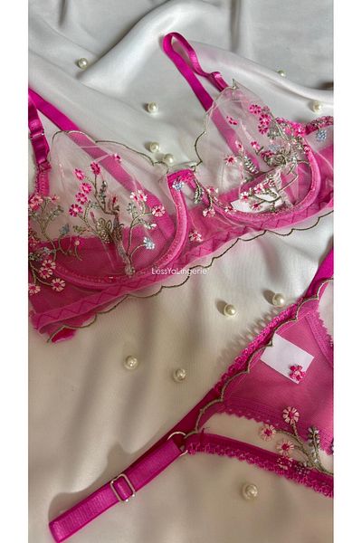 Lessya Set bralet din dantelă cu modele florale (sutien și tanga)