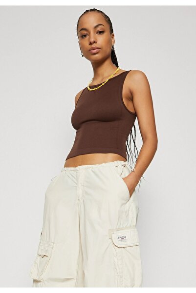 september island Oversize Cream Trousers - Cargo Pocket Detail