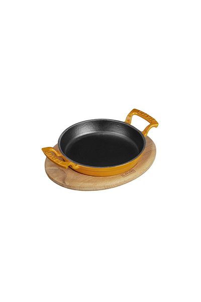 Lava 20cm Diameter Cast Round Pan and Iron Solid Double Handle Beech Serving Wood