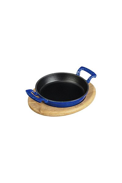 Lava 20cm Diameter Cast Round Pan and Iron Solid Double Handle Beech Serving Wood