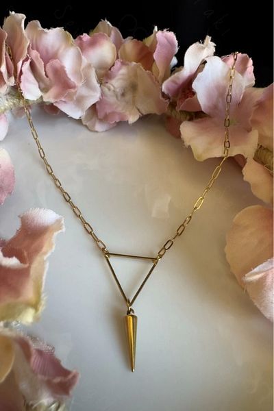 SEVGİLİ TAKI Triangle Shaped Paperclip (Stone) Steel Chain Necklace |   Glorius Series