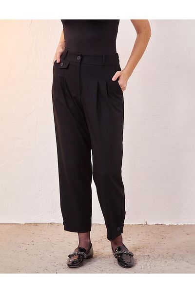 Kayra Pleated Pants in Black