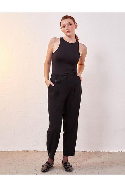 Kayra Pleated Pants in Black