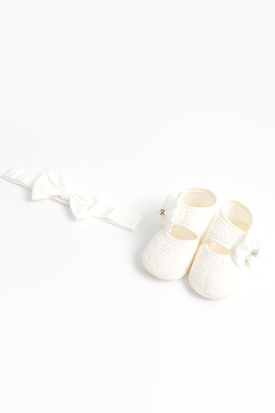 lilico Ecru Organic Lace Bow Bandana Newborn Booties