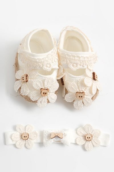 lilico Organic Lace Detailed Bandana Newborn Booties