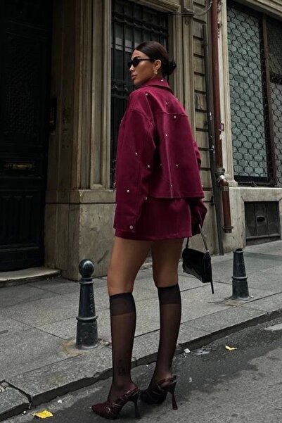 THE VOLER Ezüst kiegészítőkkel ellátott kabát szoknyában átölelő bélésű velúr szett 10000