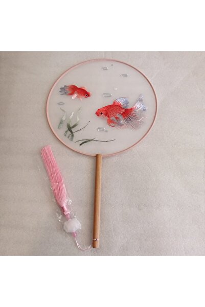 Butik Tülin Otantik çok renkli floş iplik nakışlı japon balık çift ahşap saplı ev yelpaze 55x20 cm Çin Malı