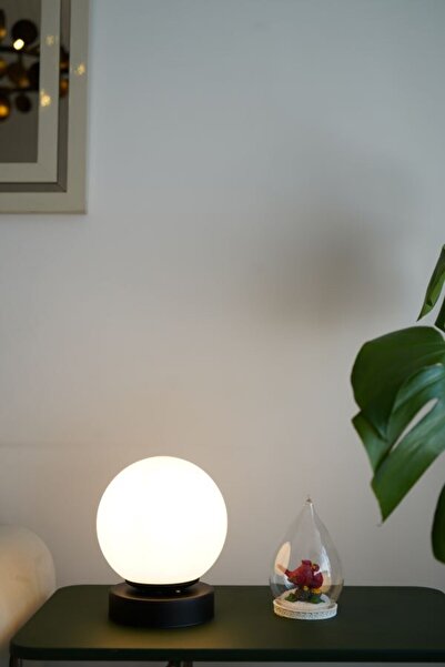 retro home design Siyah Metal Ayaklı Beyaz Opal Camlı Elektrik Aksanlı Masa L...