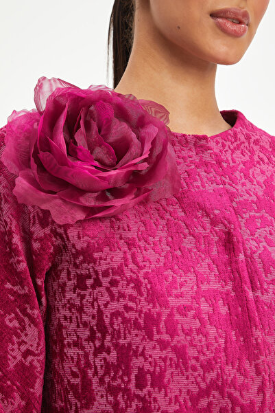 SERPİL Kadın Zarif Kısa Ceket - Göz Alıcı Çiçek Detayı ve Şık Dokulu Kumaş ile Kombinlerinizi Tamamlayın