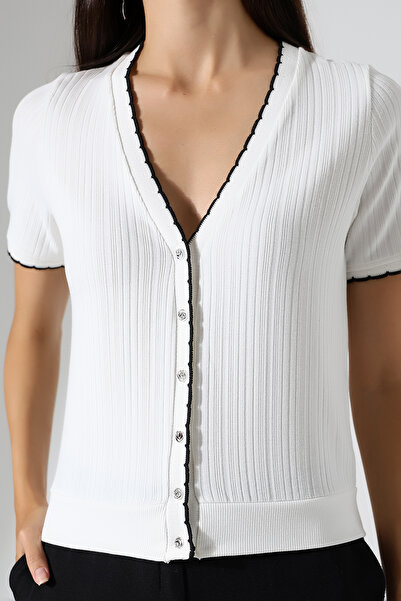 Şiir Angren Summer Short Sleeve Stylish Buttoned Regular Fit Short Women's Cardigan with Slice Collar and Sleeve Detail - Ecru