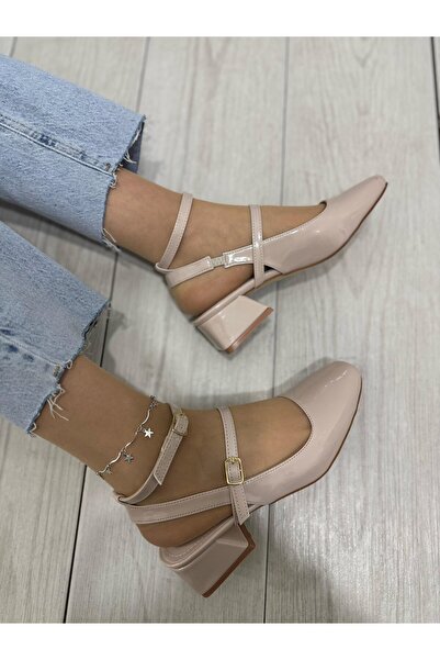 ayakkabiyolla Pantofi cu toc deschis din piele lacuita crem cu curea dubla