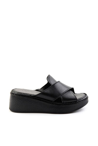 Bambi Black Leather Women's Slippers K04331126303