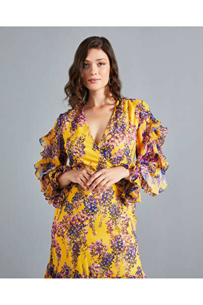 SERPİL Çiçek Desenli Kadın Elbise - Katlı Etek Detaylı - Fırfırlı Kol - V Yaka - Modern ve Şık Tasarım