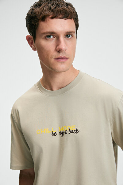 GRIMELANGE FRESH Ανδρικό μπλουζάκι από 100% βαμβάκι Oversize Fit με εμπριμέ κοντό μανίκι με στρογγυλή λαιμόκοψη σε πέτρινο χρώμα