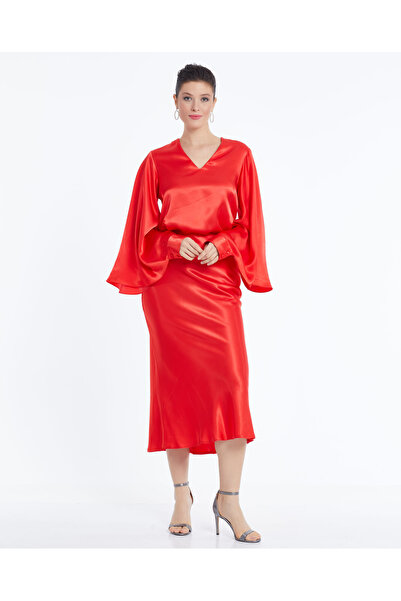 SERPİL Kadın Saten Görünümlü Bluz – Geniş Kol Detaylı ve Zarif Tasarım