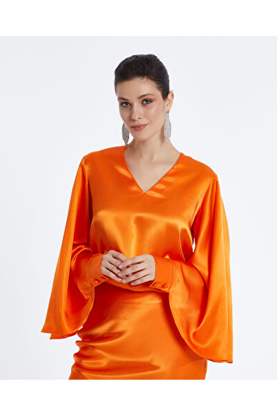 SERPİL Kadın Saten Görünümlü Bluz – Geniş Kol Detaylı ve Zarif Tasarım