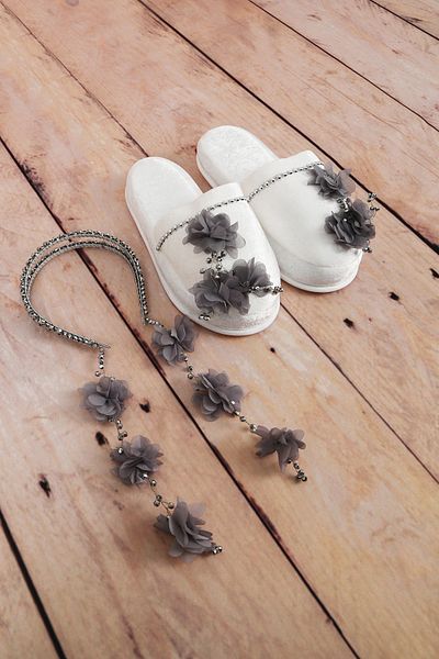 lohusahamile Gray Special Design Dangling Pearl Crown and Maternity Slippers Set