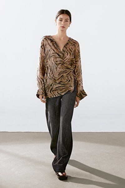 Massimo Dutti Parlak taşlı düğmeli dökümlü jakarlı kimono