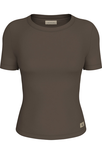 Calvin Klein تي شيرت نسائي من كالفن كلاين بأكمام قصيرة وقصة ضيقة ومزين بشعار Tarmac المغسول