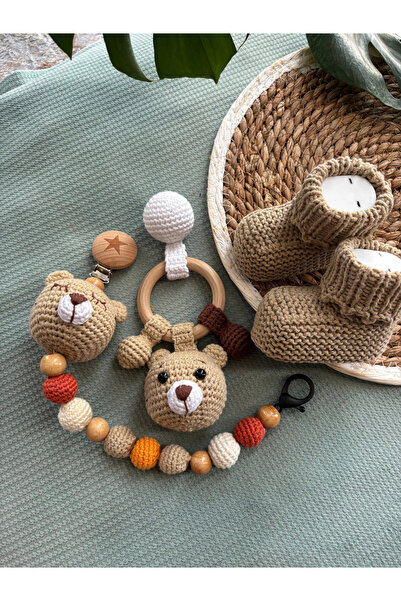 Aia&Co Amigurumi Ayıcık Hediyelik Çıngırak Emzik Zinciri Askısı Bebek Patik Set