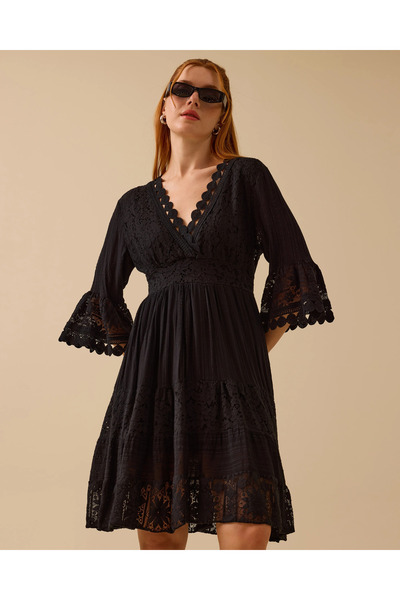 SEÇİL Dantel Dokulu V Yaka Kısa Elbise
