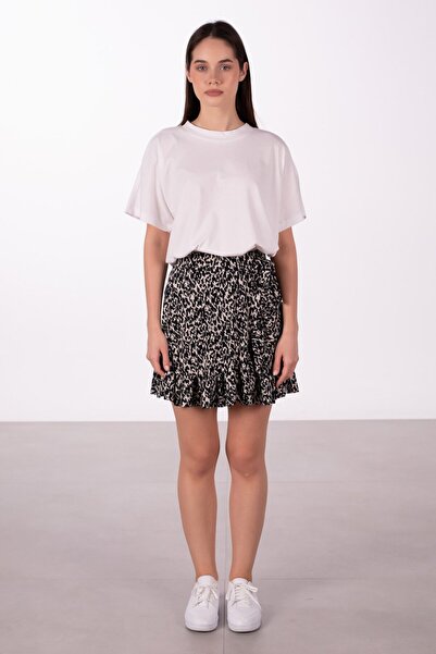 BARRELS AND OIL Stand Collar Low Sleeve Oversize T-Shirt - White