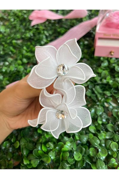 PONÇİK ACCESSORİES أقراط زهرة كبيرة بيضاء من التول