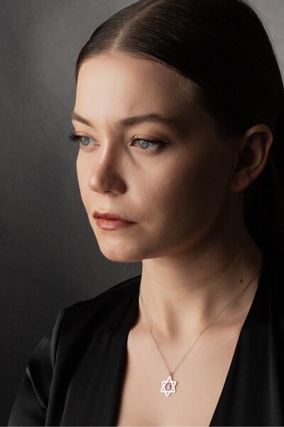 TigerxlJewellery Gümüş Davut Yıldızı Kolye – Zarif Tasarım & Işıltılı Taş Detaylı