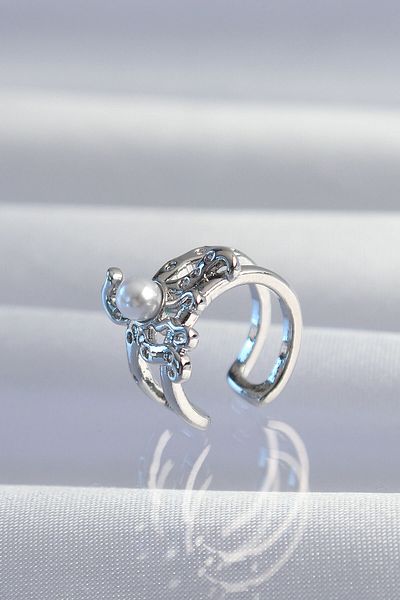 Toptan Bulurum Brass Silver Color Octopus Earcuff Earrings with Pearls