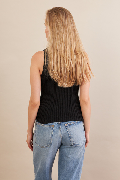 Cool & Sexy Women's Black Polo Neck Soft Vest Zh050