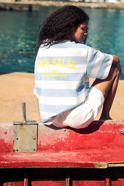 Pull & Bear تي شيرت مخطط بطبعة "نسيم مالح"