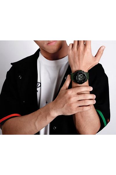 Naviforce Digital Sports Watch with Multifunctional Display Durable Strap Water Resistant