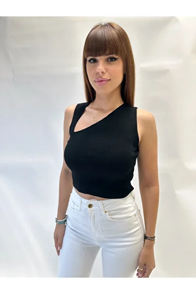 IFASTFASHION Asymmetric sleeveless top, fitted cut and modern design