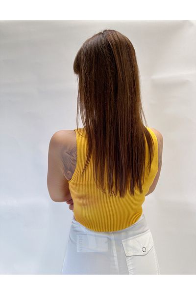 IFASTFASHION Sleeveless short top, decorative buttons and modern design