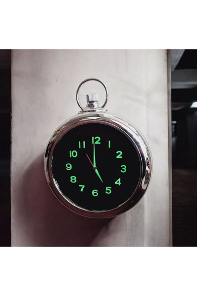 Bahat Phosphorescent 3D Relief Figure Silver Chrome Color Wall Clock Diameter 33 cm Plastic