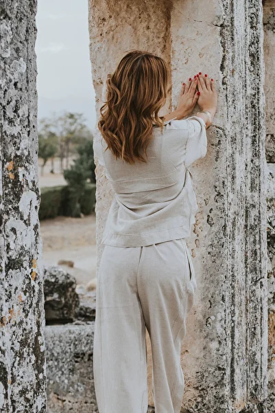 Cosibello Home Perintos Women's Linen Suit