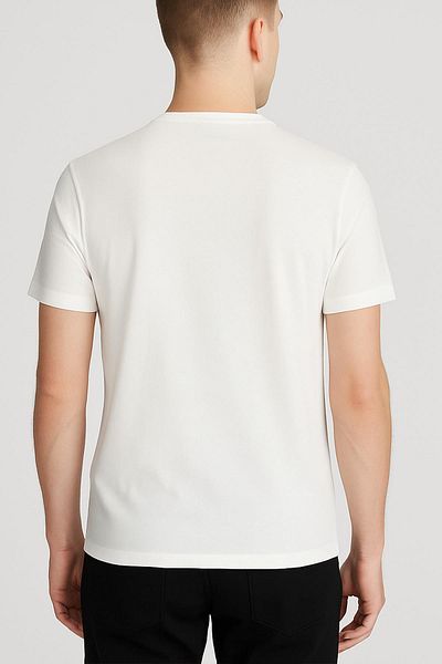 Polo Republica & CO Ανδρικό μπλουζάκι με λαιμόκοψη σε λευκό χρώμα με κανονική εφαρμογή C1T0N2O2
