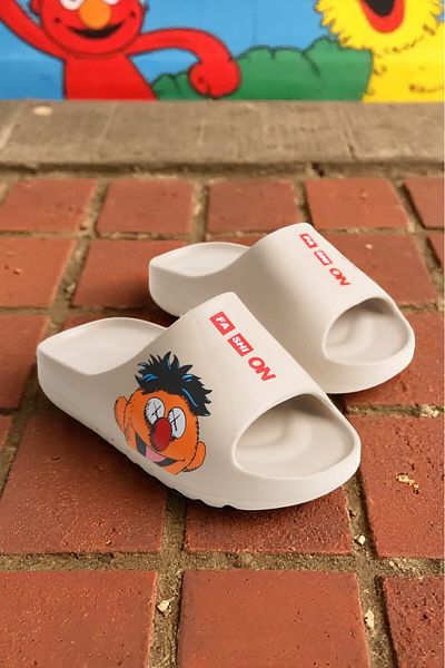 muhhu moda Slippers Comfortable Fit (Sesame Street) Patterned