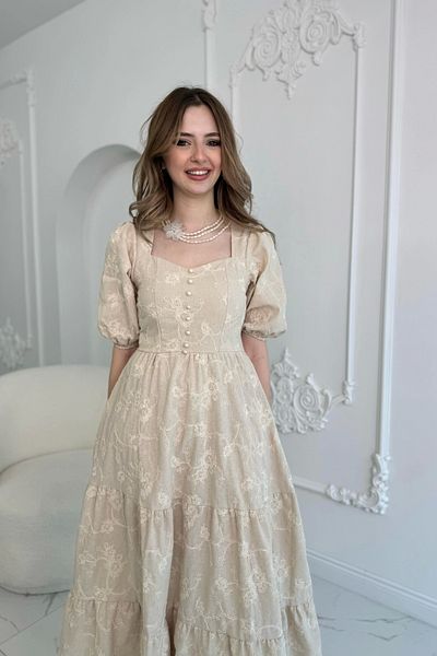 Kadınle Rochie din in brodat cu mâneci balon cu nasturi ornamentale bej