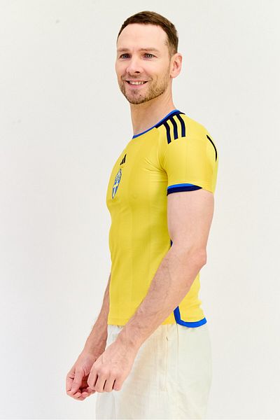 adidas Men Sportswear Fit Short Sleeves Sweden 22 Home Jersey, Yellow