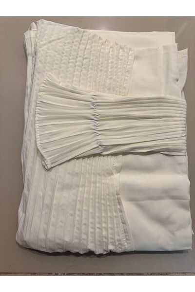Gerenic A prayer shawl of the Mard type with an attached veil with sash that adds beauty and elegance to it.