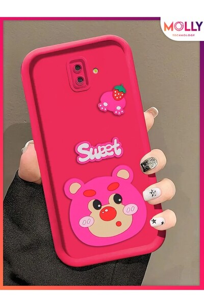 Molly Samsung Galaxy J6 PLUS İçin Magenta Kenarları Kalın 3d Kabartmalı Çilek Ayı Silikon Kılıf