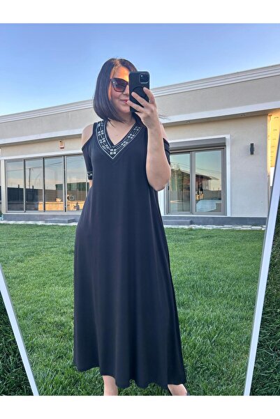 charamela فستان محبوك بتفاصيل حجرية على الياقة والأكمام مقاس كبير -bge90