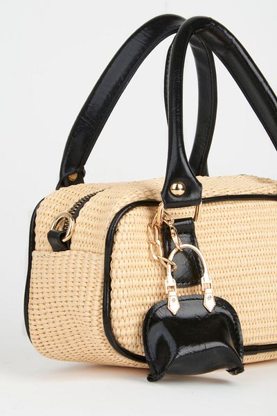 Vivaq Geantă de mână și geantă de umăr pentru femei Straw Black Charm Accesoriu Închidere cu fermoar