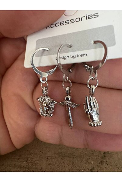 Herşey Nota Gümüş Renk Medusa, El ve Kılıç Figürlü 3’lü Mitolojik Güç Temalı Kadın Küpe Seti