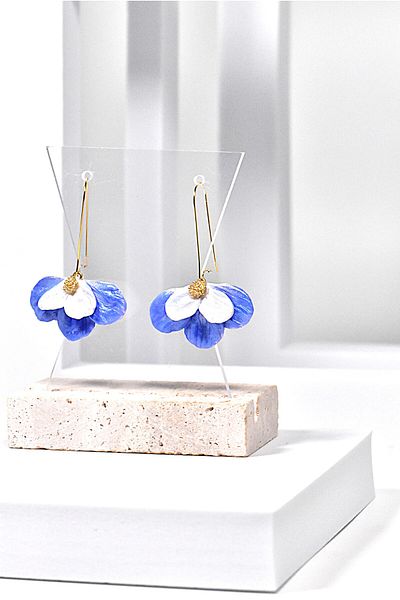 NARRU NARRU handmade earrings, flower-shaped, white, blue and gold, Milena 09