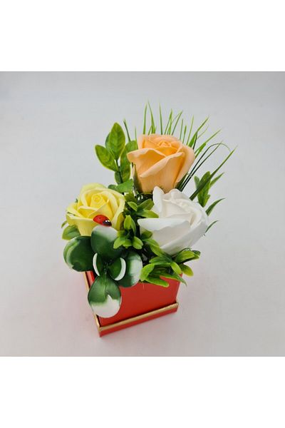 dalimag Aranjament floral deosebit 3 trandafiri cutie , flori de sapun,buburuza, 10x10 cm