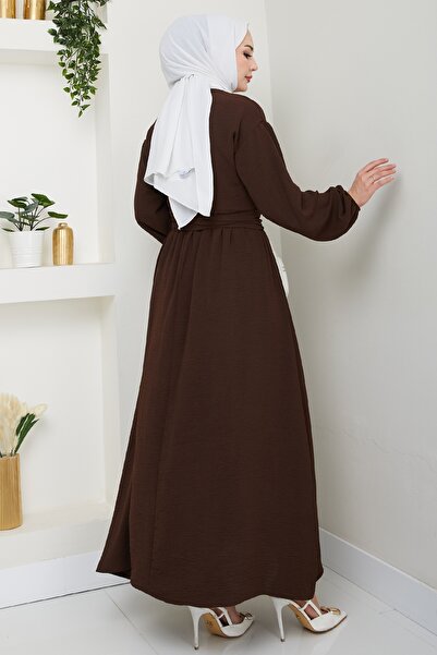 InStyle بدلة بولو بحزام وتنورة باللون البني المر