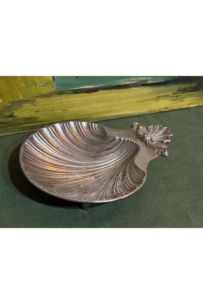 tayfuntufan antika koleksiyon British Metal Ashtray Measures 15 cm 12.5 cm
